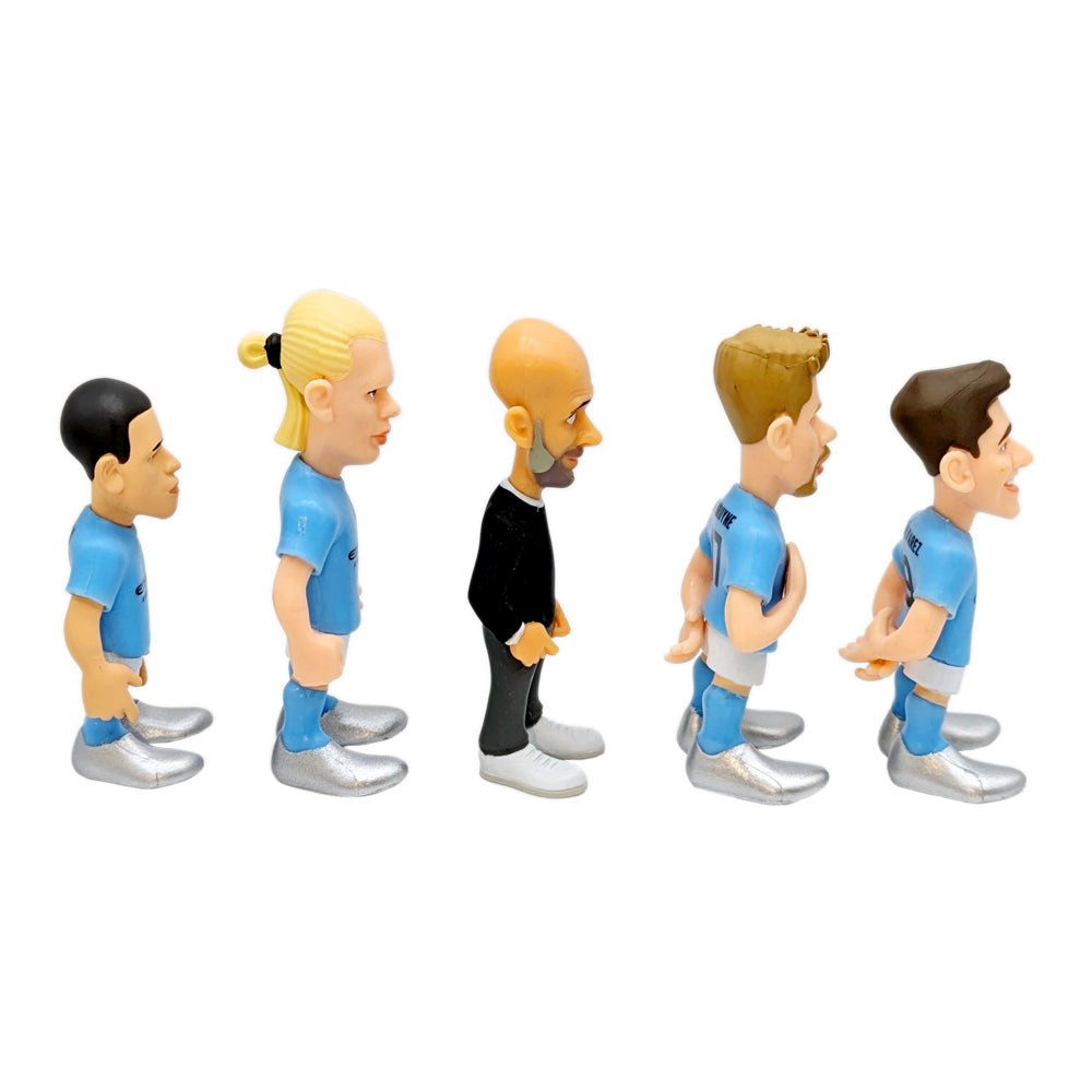 Minix Manchester City 5-pack football figurines featuring Haaland, De Bruyne, Foden, Guardiola, and Álvarez in official 7cm kits