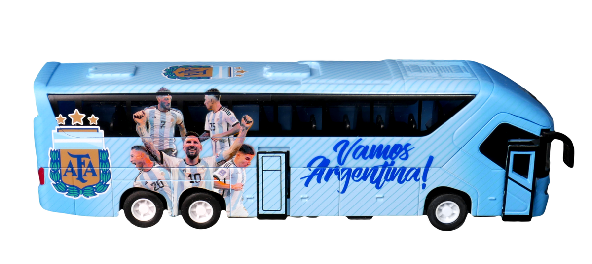Argentina AFA Mini Team Bus miniature, light blue with Argentina player graphics, crest, and “Vamos Argentina!” lettering.